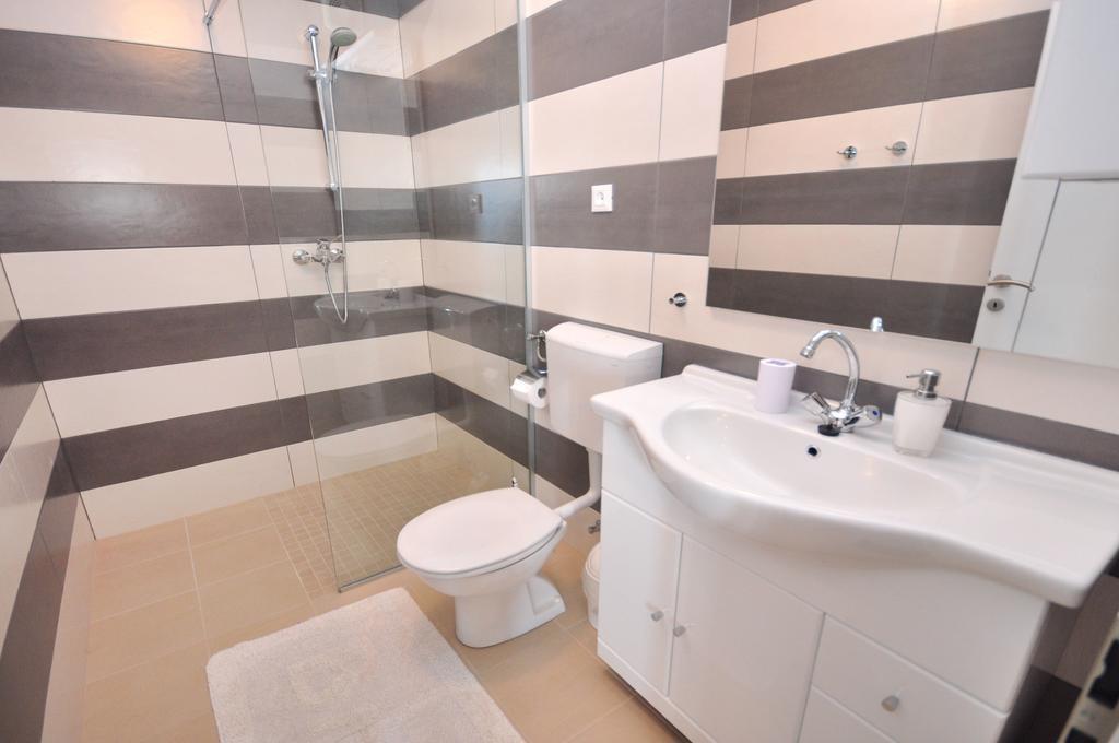 Apartments Zorka Leko أوميس الغرفة الصورة