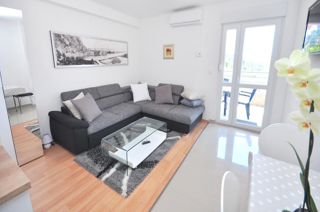 Apartments Zorka Leko أوميس الغرفة الصورة